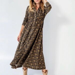 NATURAL LIFE Christa Maxi Dress in Black Tan Daisies Print
